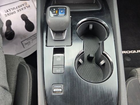 Used 2022 Nissan Rogue SV image 18