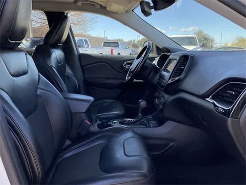 Used 2021 Jeep Cherokee Latitude Plus image 17