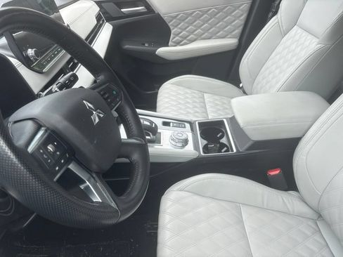 Used 2024 Mitsubishi Outlander SEL AWD/4WD image 3
