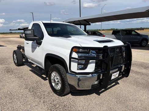Used 2022 Chevrolet Silverado 2500 LT w/ Convenience Package AWD/4WD image 3