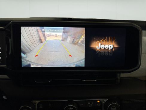 Used 2025 Jeep Wrangler Unlimited Sahara w/ Safety Group AWD/4WD image 23