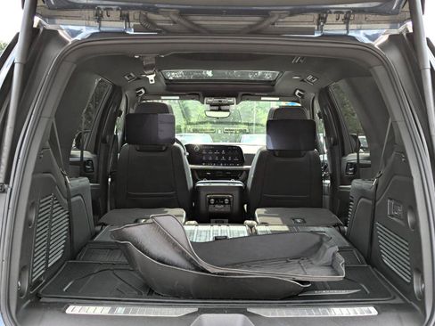 Used 2025 Chevrolet Tahoe Premier AWD/4WD image 30