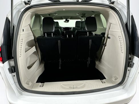 Used 2024 Chrysler Pacifica Touring-L FWD image 29