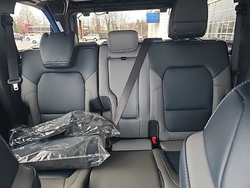 Used 2024 Ford Bronco Outer Banks image 10