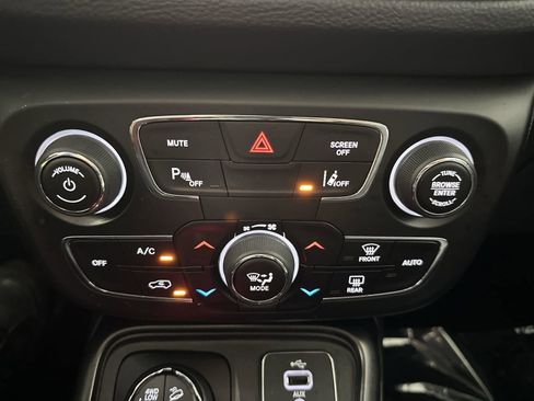 Used 2019 Jeep Compass Latitude image 23