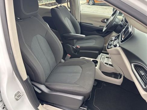 Used 2023 Chrysler Voyager LX FWD image 13