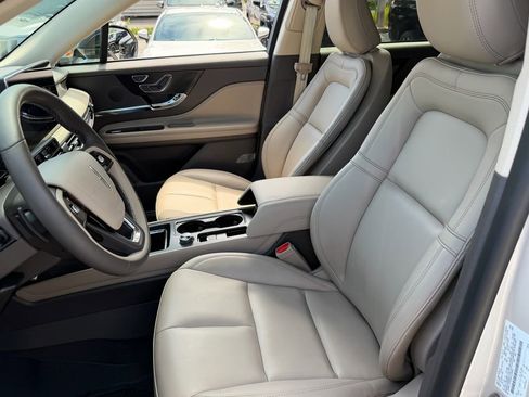 Certified 2024 Lincoln Corsair FWD image 11