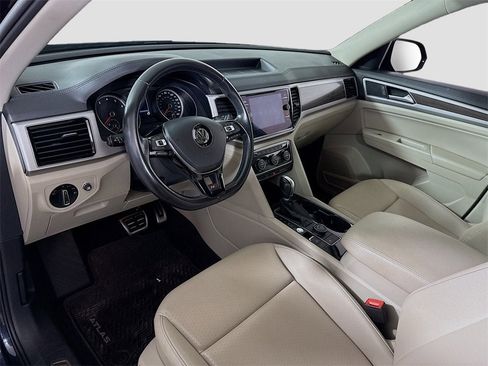 Used 2018 Volkswagen Atlas SEL w/ R-Line Package image 3