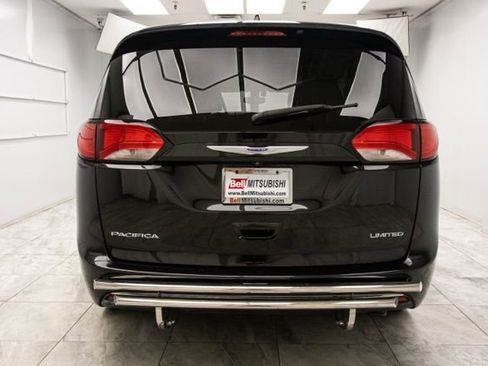 Used 2020 Chrysler Pacifica Limited FWD image 8
