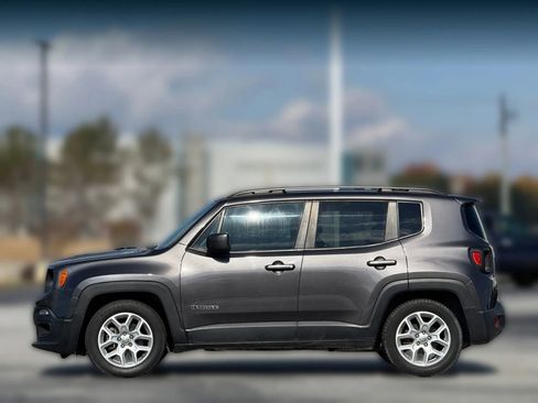 Used 2018 Jeep Renegade Latitude image 8