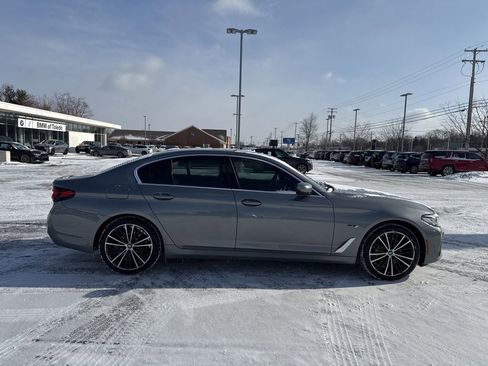 Used 2023 BMW 530e xDrive w/ Premium Package image 24