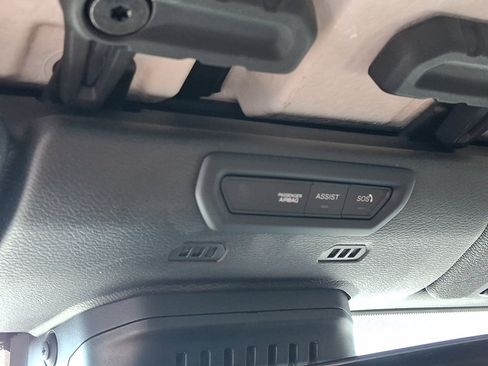 Used 2022 Jeep Wrangler Unlimited Sahara w/ Cold Weather Group AWD/4WD image 30