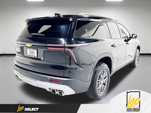 Used 2026 Chevrolet Traverse LT w/ LPO, Floor Liner Package FWD image 8