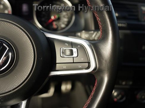 Used 2017 Volkswagen Golf 4-Door image 14