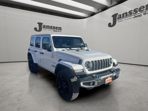 Used 2024 Jeep Wrangler Sahara image 6