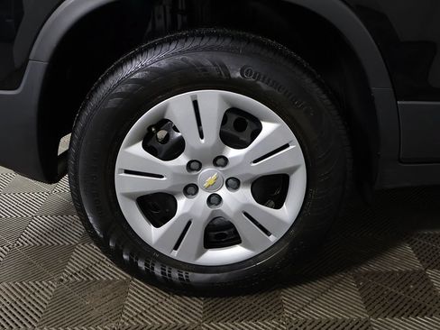 Used 2018 Chevrolet Trax LS FWD image 18