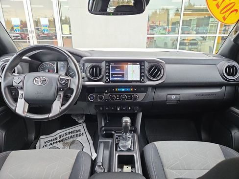 Used 2020 Toyota Tacoma TRD Off-Road image 18