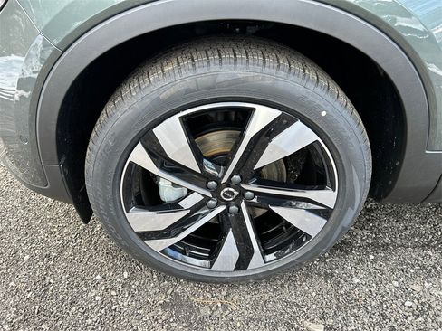 New 2026 Volvo XC40 B5 Plus w/ Protection Package Premier image 7