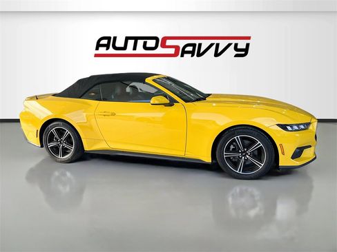 Used 2024 Ford Mustang Premium image 8