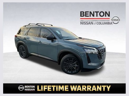 New 2026 Nissan Pathfinder SL image 1