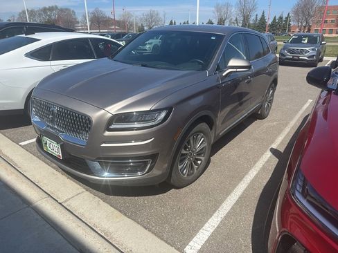 Used 2020 Lincoln Nautilus Premier w/ Equipment Group 101A image 3