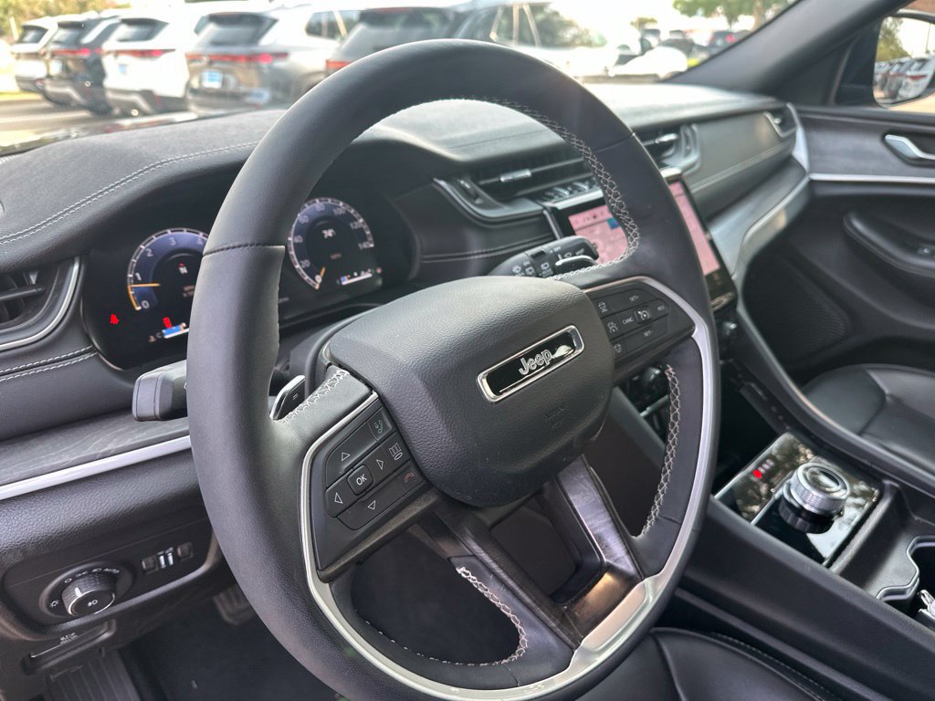 Used 2024 Jeep Grand Cherokee L Limited RWD image 16