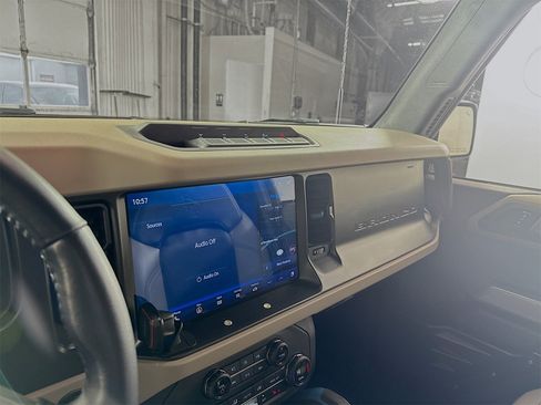 Used 2023 Ford Bronco Wildtrak image 6