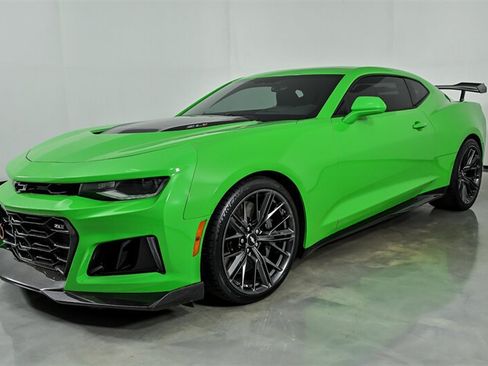 Used 2017 Chevrolet Camaro ZL1 RWD image 5
