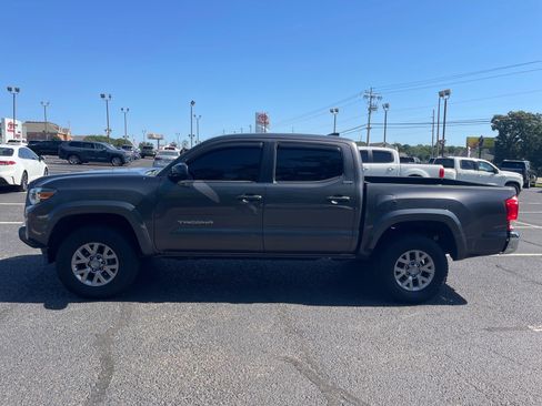Used 2017 Toyota Tacoma SR5 w/ Tow Package RWD image 13