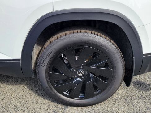 Certified 2025 Volkswagen Atlas SE w/ Panoramic Sunroof Package image 44