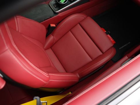 Used 2024 Porsche 911 Carrera w/ Premium Package image 19