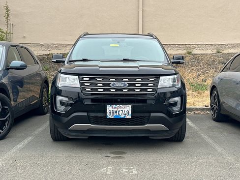 Used 2017 Ford Explorer Limited FWD image 3