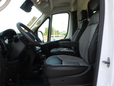 Used 2024 RAM ProMaster 2500 w/ Convenience Group FWD image 18