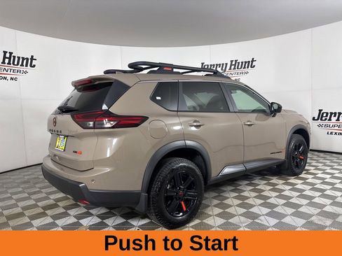 Used 2025 Nissan Rogue SV image 5