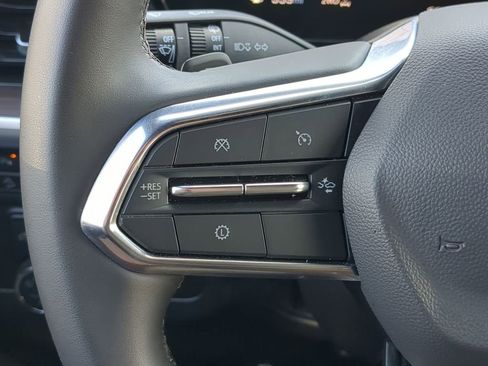 Used 2025 Chevrolet Suburban Z71 image 21