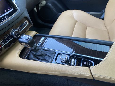 Used 2018 Volvo XC90 T6 Momentum w/ Convenience Package AWD/4WD image 26