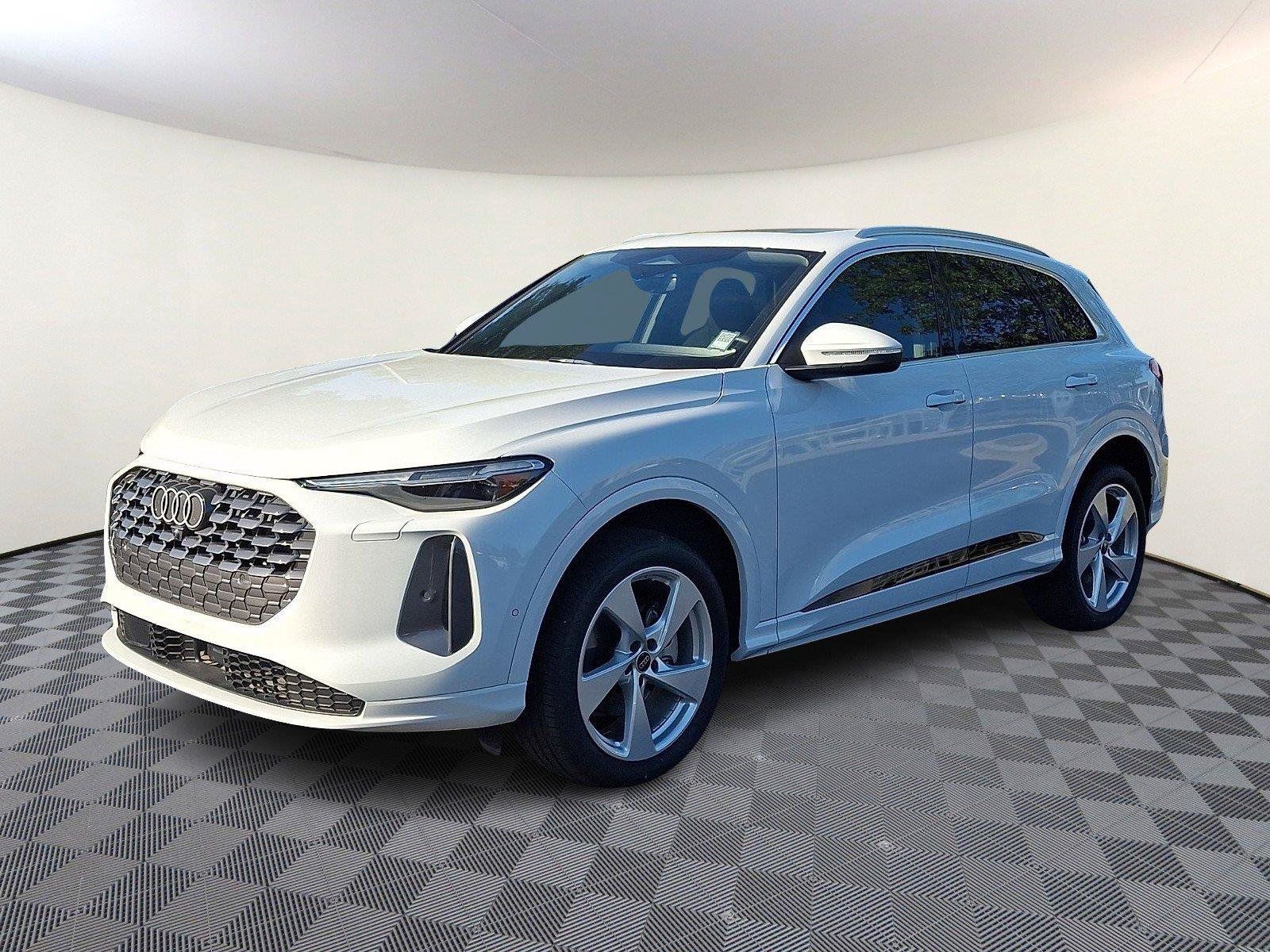 Used 2025 Audi Q5 Premium w/ Premium Plus AWD/4WD image 3