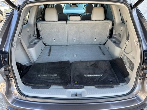 Used 2017 Toyota Highlander XLE FWD image 25