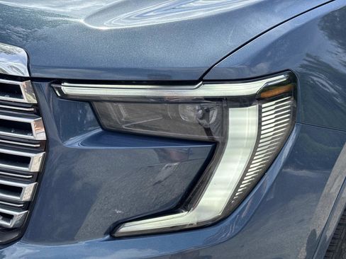Used 2025 GMC Acadia Denali w/ Super Cruise Package FWD image 9