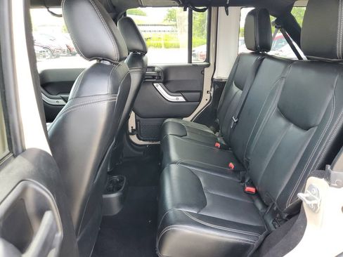 Used 2016 Jeep Wrangler Unlimited Rubicon AWD/4WD image 12