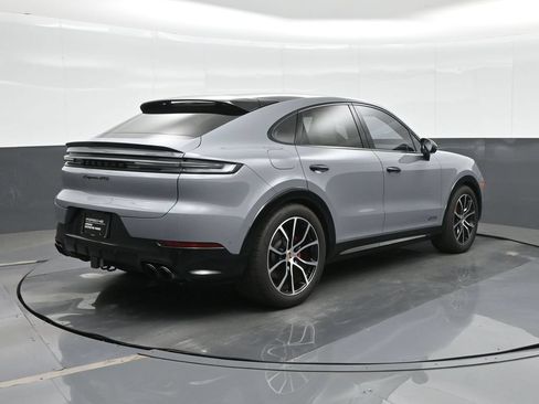 Certified 2025 Porsche Cayenne GTS AWD/4WD image 7