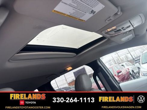 Used 2025 Toyota Sienna XLE image 30