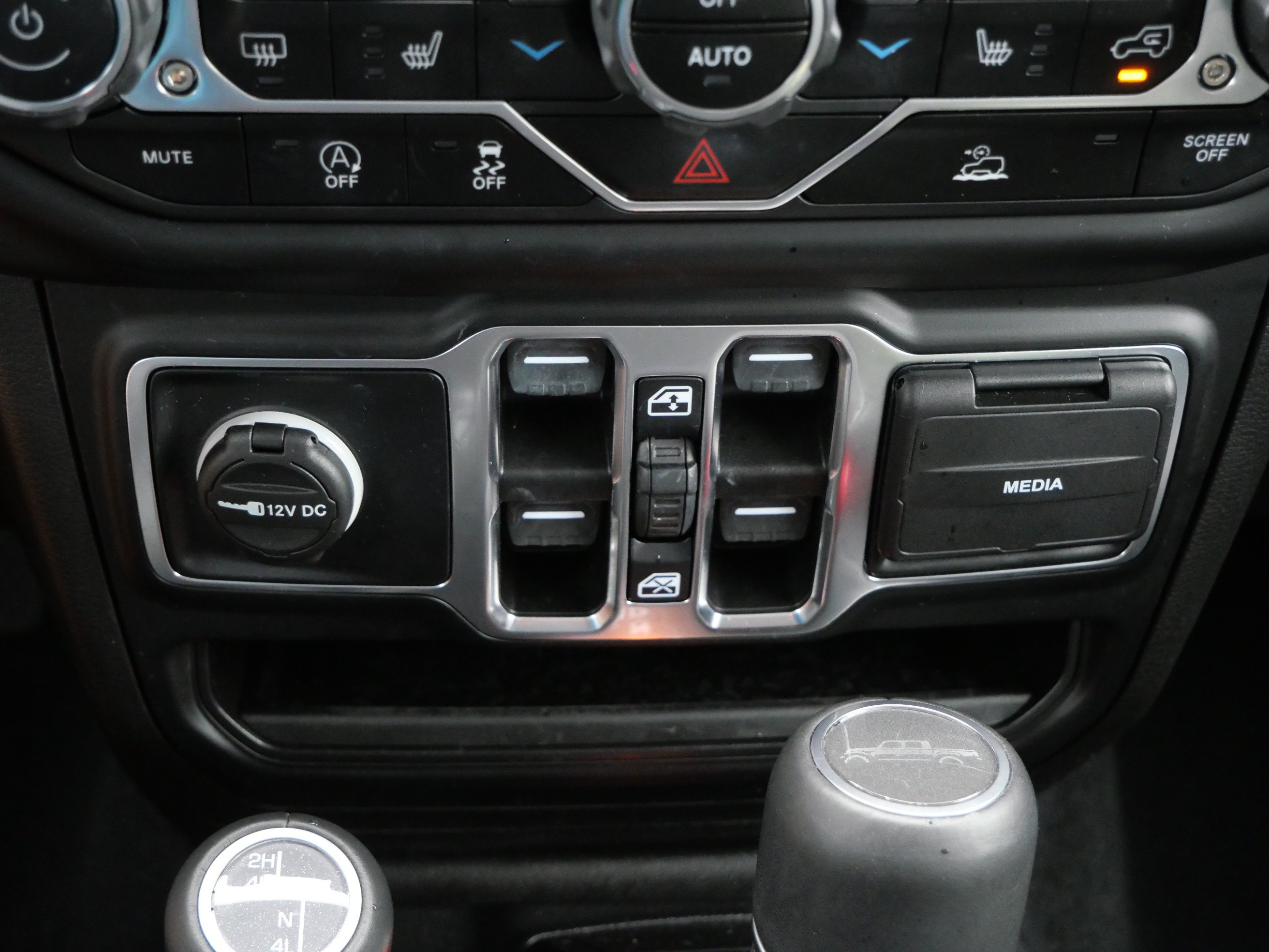Used 2022 Jeep Gladiator Overland w/ Popular Equipment Package AWD/4WD image 19