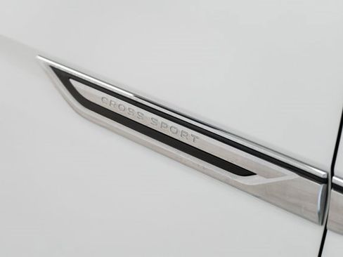 Used 2024 Volkswagen Atlas Cross Sport SE image 8