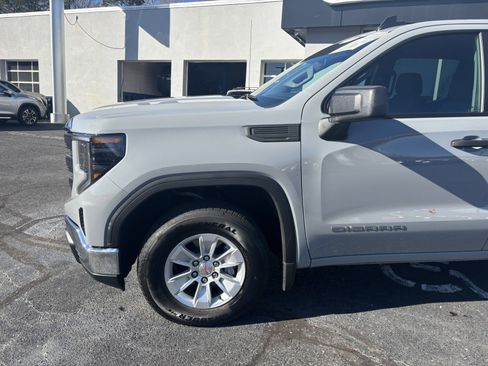 Used 2024 GMC Sierra 1500 Pro w/ Pro Value Package image 7