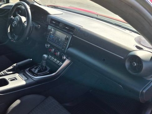 Used 2022 Toyota GR86 w/ ALL Weather Mat Package (TMS) RWD image 5