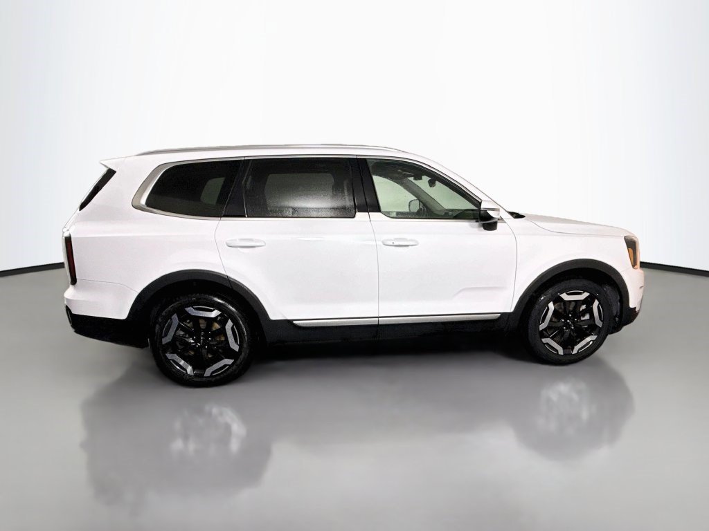 Used 2024 Kia Telluride EX w/ EX Captain's Chair Package FWD image 11