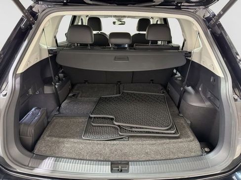 Certified 2022 Volkswagen Tiguan SE FWD image 37