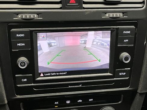 Used 2018 Volkswagen Golf S image 24