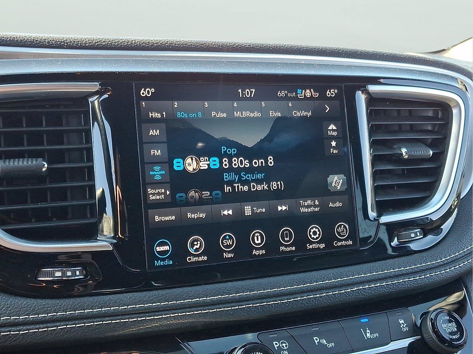Used 2020 Chrysler Pacifica Limited w/ Advanced Safetytec Group FWD image 18